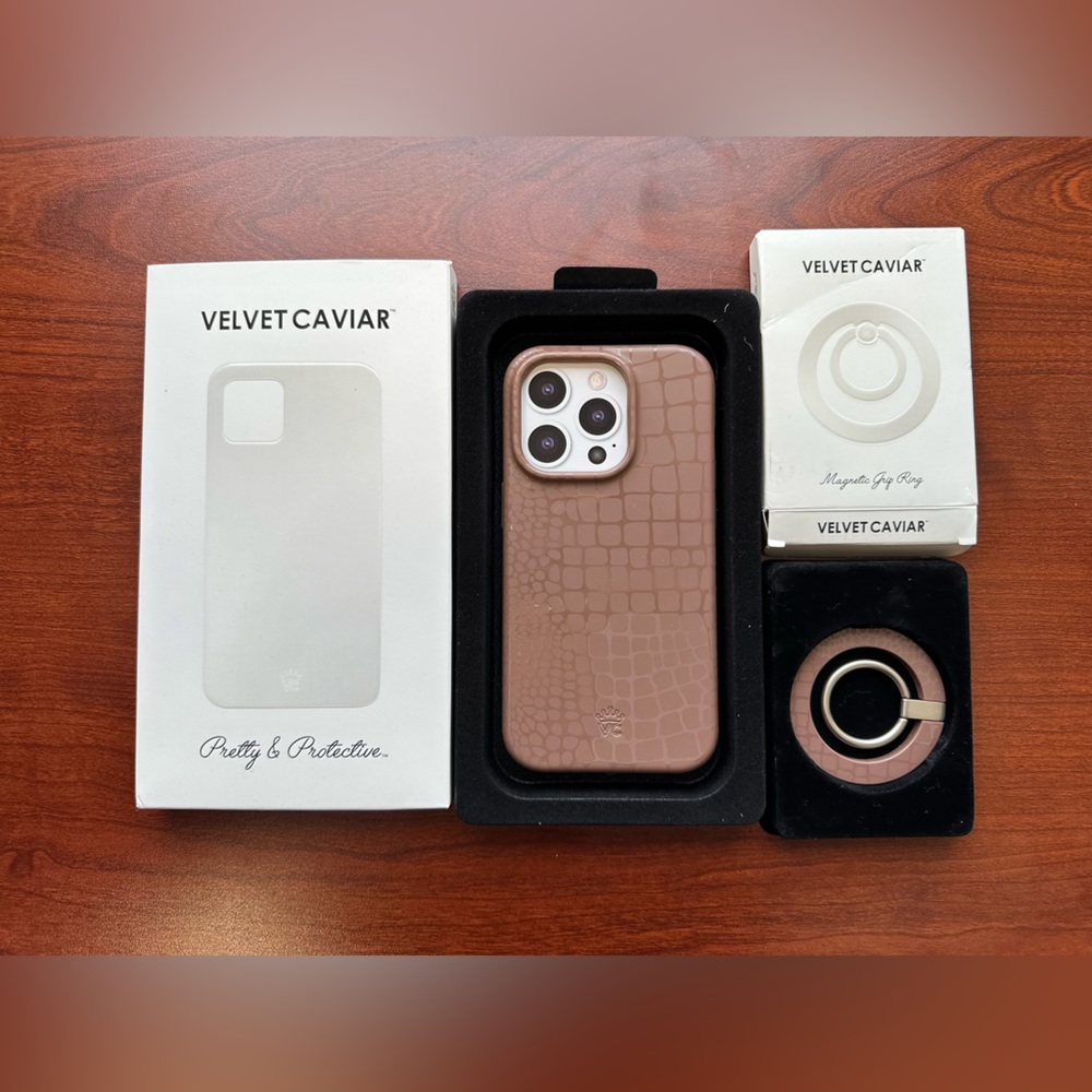 Velvet Caviar iPhone 14 pro Case + MagSafe ring